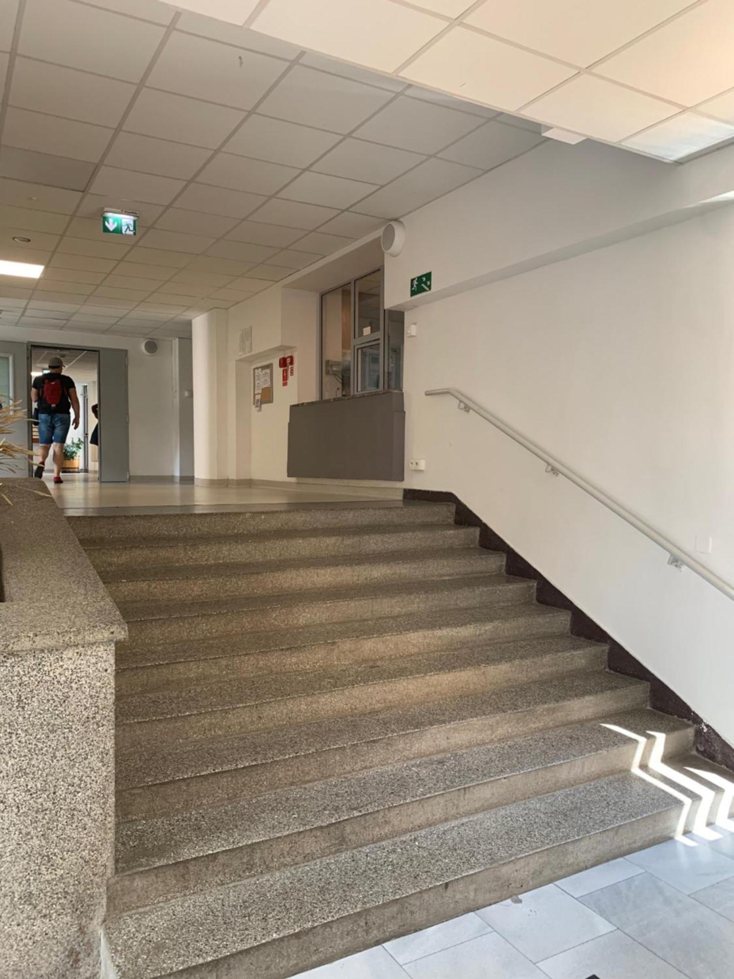 Goscinne Ikar - Metro I Parking Apartament